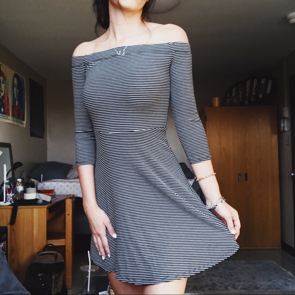 One Clothing off the shoulder dress